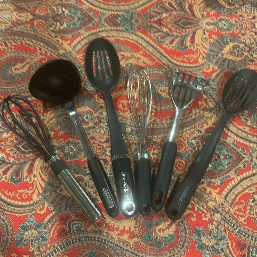 Bundle of 6 silver & black kitchen utensils. Mixed brands see photos for details
